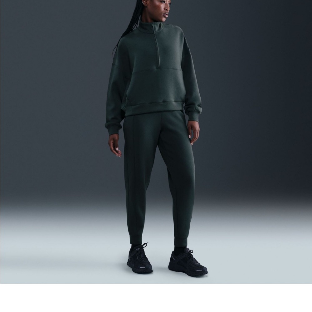 Nike 24.7 ImpossiblySoft Women's Dri-FIT Mid-Rise Joggers